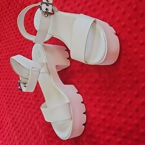90s White Super Chunky Platform Sandle size 6